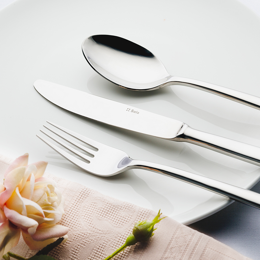 Benehmen am Tisch: Das sollte man beim Essen vermeiden