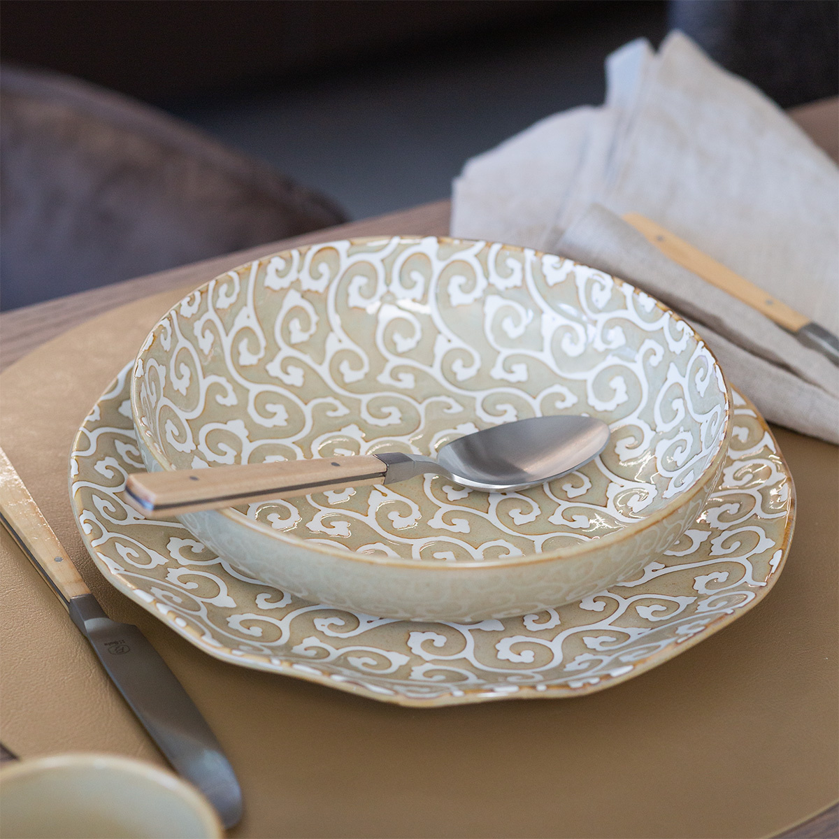 Flacher Teller Wavy 25 cm | Levante Pearl