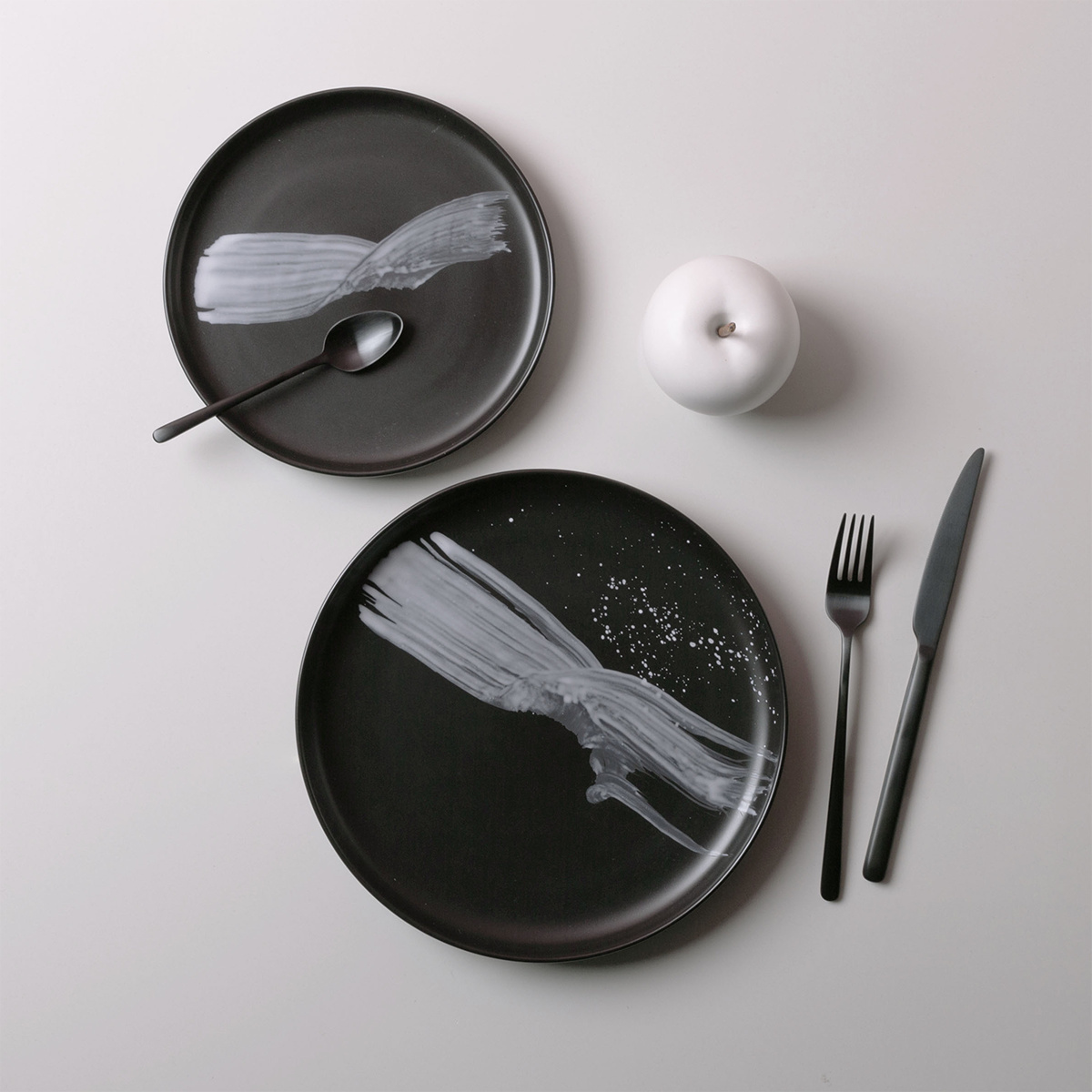 Teller flach U-Coupe schwarz ø20 cm – Gaya Atelier Flow Art