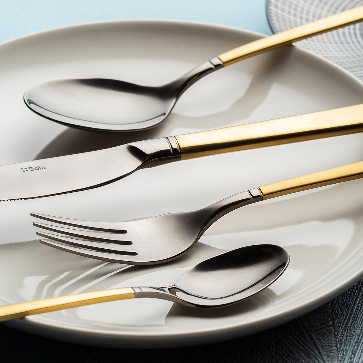 Besteck-Set 16-tlg. — Porto PVD dunkel Titan / gold sandgestrahlt